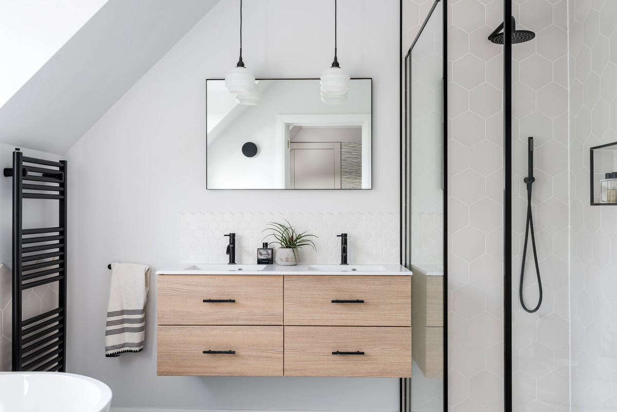 A bathroom with a mirror and sink.